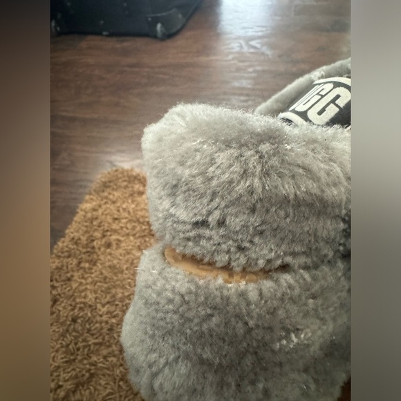 UGG Yeah Grey Fluffy Slippers 7
UGG - Picture 9 of 12